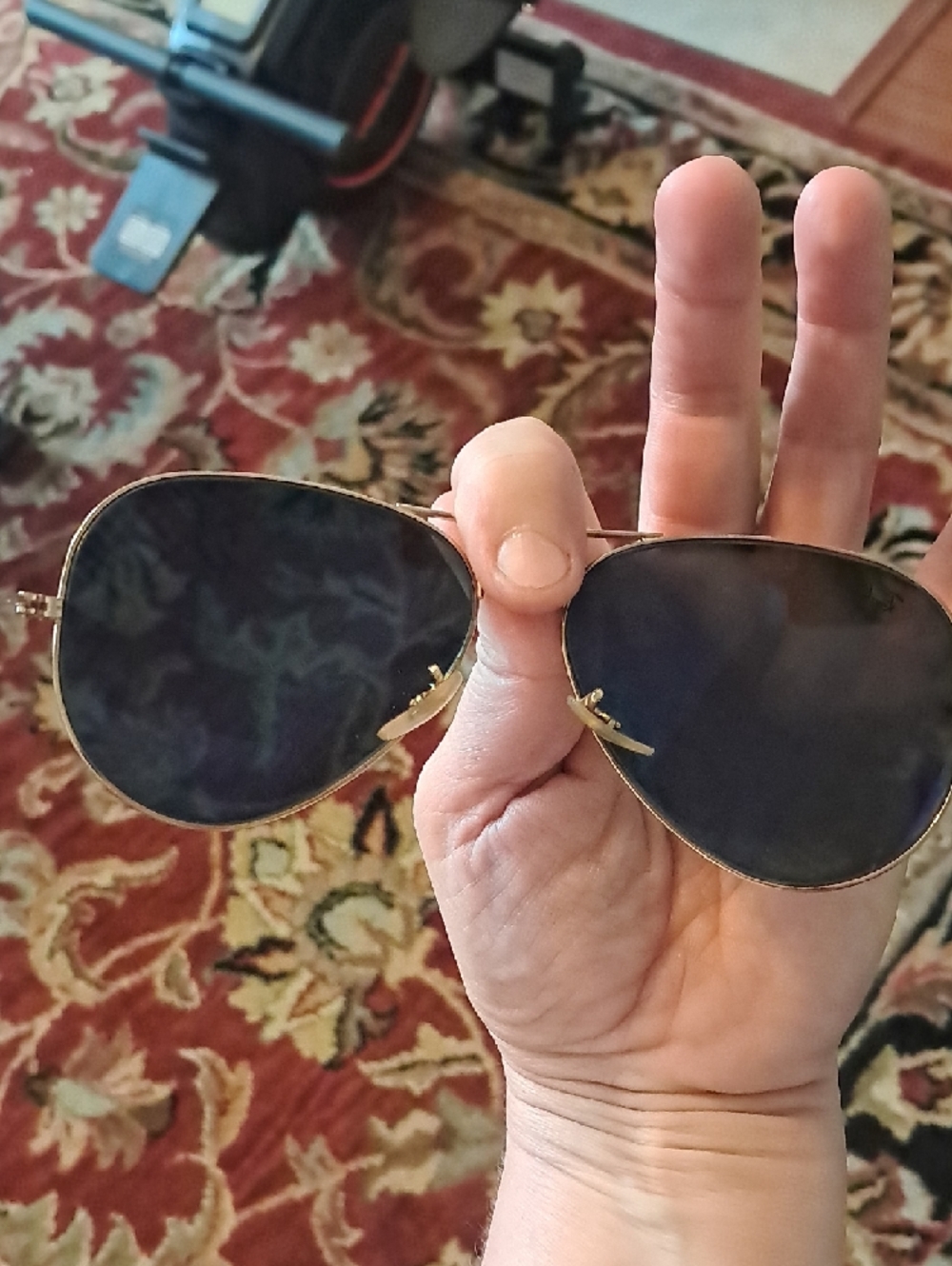 Ray-Ban Gold Frame Sunglasses with Dark Green Lenses - Picture 4 of 6